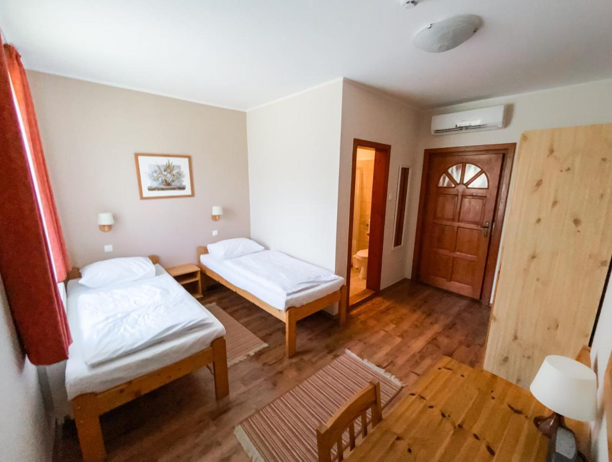 Anna Panzio Hotel Dunavarsány Buitenkant foto