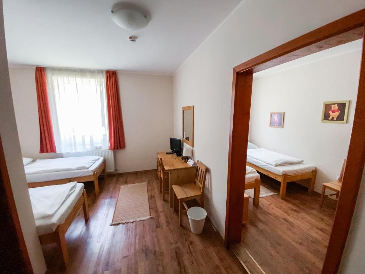 Anna Panzio Hotel Dunavarsány Buitenkant foto